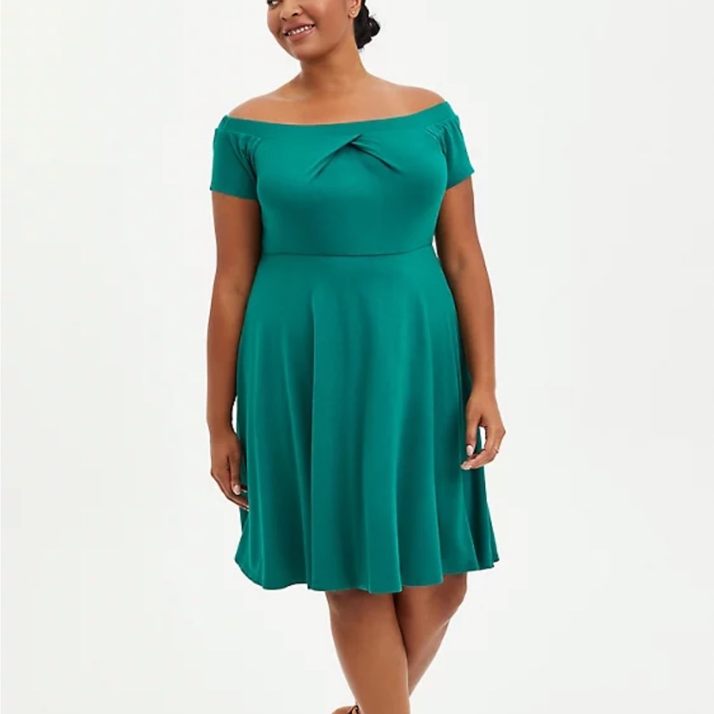 Torrid Green Luxe Ponte Off the Shoulder Skater Dress - 6/6X
